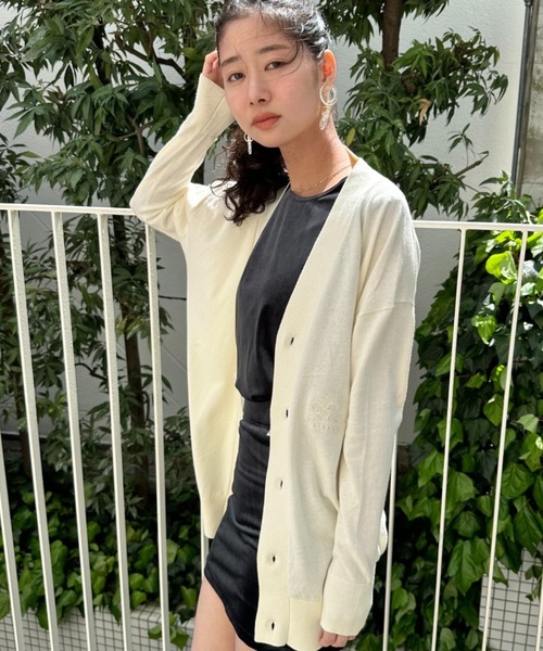 THEATRE PRODUCTS(シアタープロダクツ)の「シンボルロゴ刺繍ニットカーディガン(カーディガン/ボレロ・レディース・グレー/ホワイト/ブラック・FREE)」の2枚目の写真