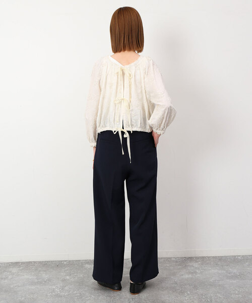 SLOBE IENA(スローブイエナ)の「コットンフラワーモチーフ刺しゅうブラウス(シャツ/ブラウス・レディース・ライトグレー/アイボリー・FREE)」の16枚目の写真