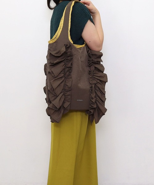 SMIR NASLI（サミールナスリ）の「配色ボリュームフリルトートバッグ／Ａ４対応（トートバッグ・レディース・オリーブ/ベージュ/ピンク/ブルー/レッド/ブラック/ライトグリーン・9/FREE）」の14枚目の写真