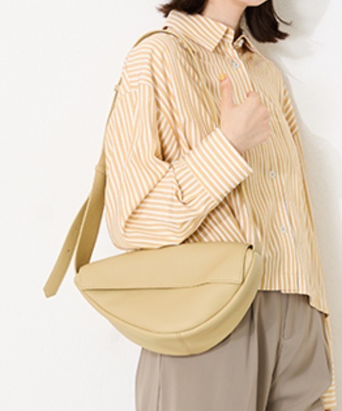 ORiental TRaffic（オリエンタルトラフィック）の「ソフトレザーボディーバッグ BA-222（ショルダーバッグ・レディース・ホワイト/ブラック/イエロー・ﾌﾘ-）」の20枚目の写真