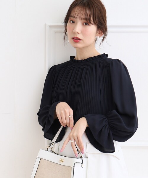 couture brooch（クチュールブローチ）の「◆【オフィス/セレモニー】プリーツデザインブラウス（シャツ/ブラウス・レディース・ライトブルー/ネイビー/ホワイト系・40/38/42/36）」の3枚目の写真