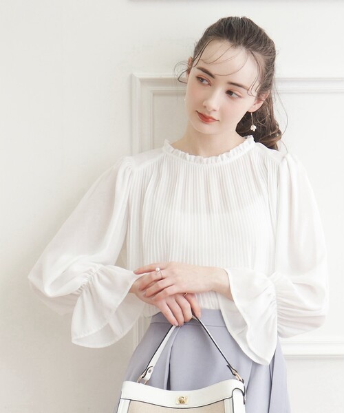 couture brooch（クチュールブローチ）の「◆【オフィス/セレモニー】プリーツデザインブラウス（シャツ/ブラウス・レディース・ライトブルー/ネイビー/ホワイト系・40/38/42/36）」の4枚目の写真