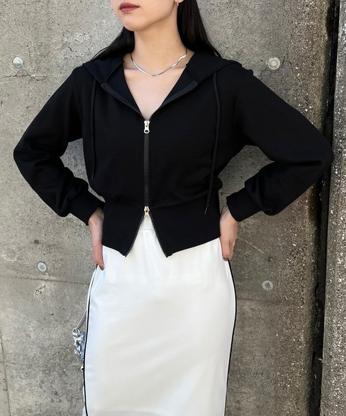 ISOOK（アイスー）の「【ISOOK / アイスー】ダブルジップパーカー / ジップアップ フーディー ショート丈 フード付き フルジップ 羽織 UV対策 冷房対策 グレー ブラック ネイビー アイボリー バーガンディーZOZOTOWN限定（パーカー・レディース・グレー/ブルー/ブラック・FREE）」の17枚目の写真