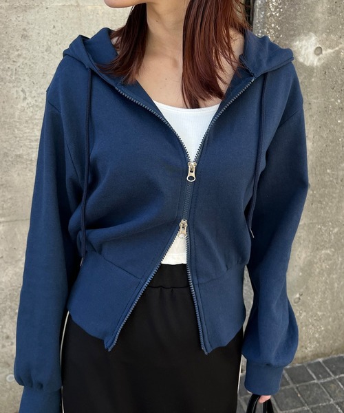 ISOOK（アイスー）の「【ISOOK / アイスー】ダブルジップパーカー / ジップアップ フーディー ショート丈 フード付き フルジップ 羽織 UV対策 冷房対策 グレー ブラック ネイビー アイボリー バーガンディーZOZOTOWN限定（パーカー・レディース・グレー/ブルー/ブラック・FREE）」の5枚目の写真