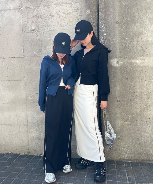 ISOOK（アイスー）の「【ISOOK / アイスー】ダブルジップパーカー / ジップアップ フーディー ショート丈 フード付き フルジップ 羽織 UV対策 冷房対策 グレー ブラック ネイビー アイボリー バーガンディーZOZOTOWN限定（パーカー・レディース・グレー/ブルー/ブラック・FREE）」の21枚目の写真