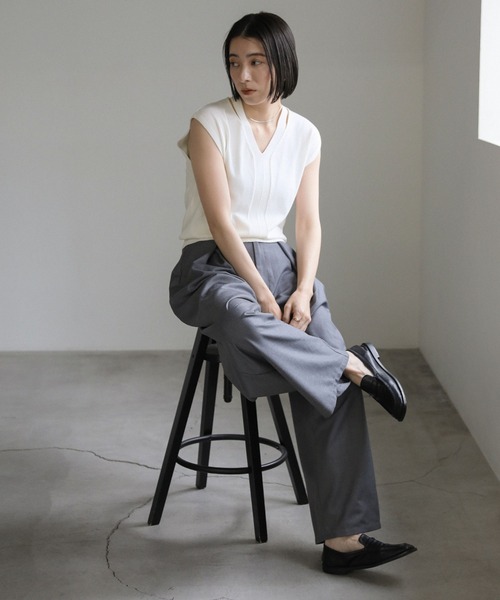 select MOCA（セレクトモカ）の「Vネックカットフレンチスリーブニット（ニット/セーター・レディース・グレイッシュベージュ/ブラック/オフホワイト・FREE）」の11枚目の写真