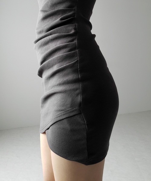 me+em select(ミームセレクト)の「【 パッド付き 】ネックストラップサイドシャーリングミニキャミワンピース / neck strap side shirring mini cami onepiece(ワンピース・レディース・グレー/ブラック・MEDIUM/SMALL)」の13枚目の写真