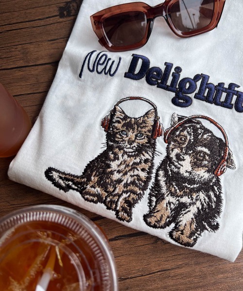 ENIM BY VICKY（エニムバイビッキー）の「イヌネコバック刺繍Tシャツ《洗濯機で洗える》（Tシャツ/カットソー・レディース・ホワイト/チャコールグレー/ホワイト系その他/ブラック系その他・M/L）」の2枚目の写真