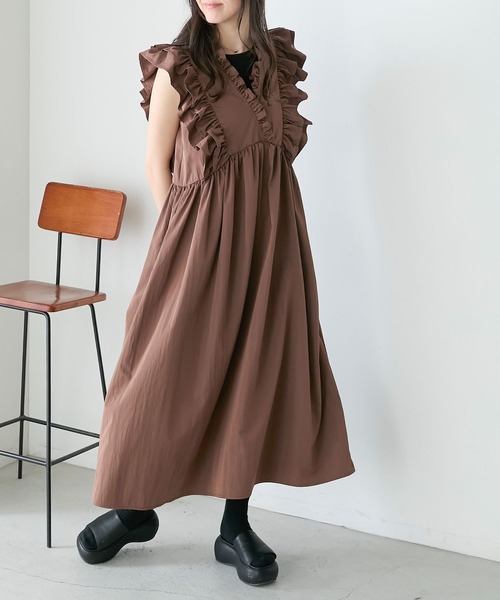 forksy.(フォルクシー)の「【forksy.】ナイロンタフタギャザーフリルワンピース(ワンピース・レディース・ブラック/アイボリー/ブラウン・FREE)」の3枚目の写真