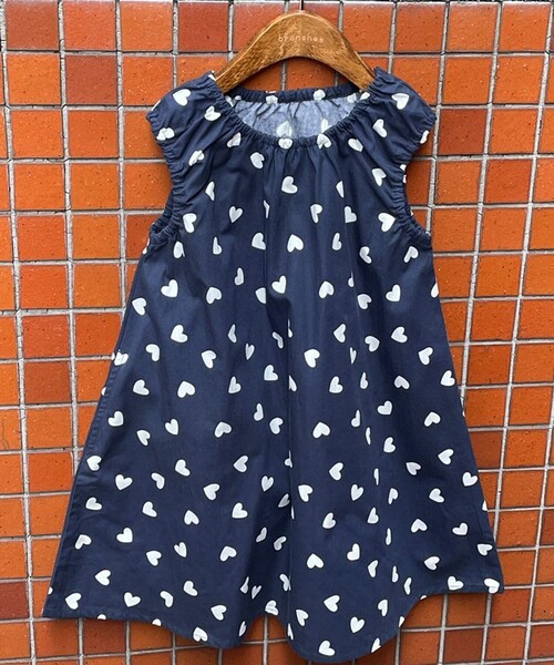 DRC branshes(ディーアールシーブランシェス)の「【WEB限定/DRC/綿100%】総柄ノースリーブワンピース(ワンピース・キッズ・ブルー/イエロー/オレンジ/ネイビー/サックスブルー・110/90/120/130/100/140)」の2枚目の写真