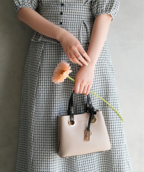 MERCURYDUO(マーキュリーデュオ)の「【MERCURYDUO/マーキュリーデュオ 】 メタル アイレット ミニハンドバッグ(ハンドバッグ・レディース・スモークピンク/グレイッシュベージュ/ブラック/オリーブ/シルバー/オフホワイト/ベージュ/ゴールド/キャメル/ブロンズ/ブルーグレー/アイボリー・FREE)」の6枚目の写真