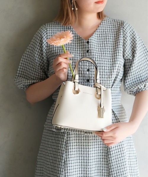 MERCURYDUO(マーキュリーデュオ)の「【MERCURYDUO/マーキュリーデュオ 】 メタル アイレット ミニハンドバッグ(ハンドバッグ・レディース・スモークピンク/グレイッシュベージュ/ブラック/オリーブ/シルバー/オフホワイト/ベージュ/ゴールド/キャメル/ブロンズ/ブルーグレー/アイボリー・FREE)」の2枚目の写真