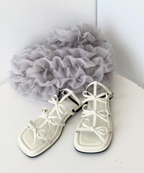 moment+（モーメントプラス）の「3連リボンエナメルフラットサンダル（サンダル・レディース・ピンク/ゴールド/アイボリー/シルバー/ブラック・M/L）」の9枚目の写真