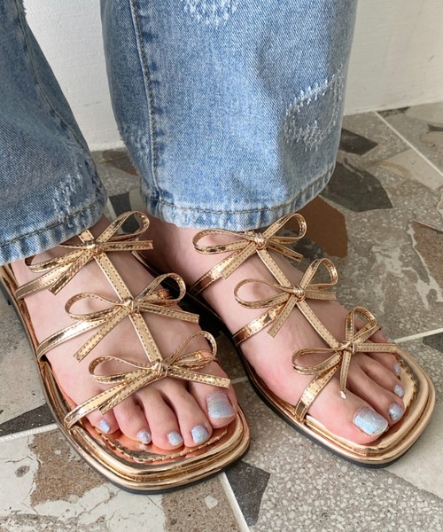 moment+（モーメントプラス）の「3連リボンエナメルフラットサンダル（サンダル・レディース・ピンク/ゴールド/アイボリー/シルバー/ブラック・M/L）」の15枚目の写真