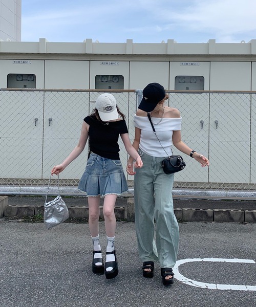 non-hedge(ノンヘッジ)の「サイドドロストオフショルニットトップス(ニット/セーター・レディース・ブラック/オフホワイト/グレー・FREE)」の10枚目の写真
