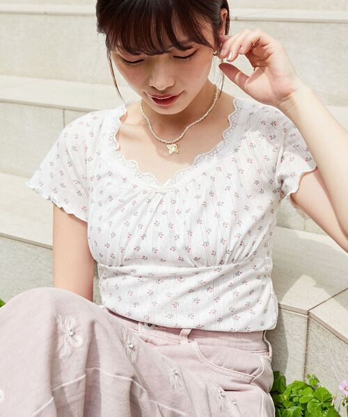 MAJESTIC LEGON（マジェスティックレゴン）の「ローズモチーフ付きTシャツ（Tシャツ/カットソー・レディース・ピンク系その他2/ブルー系その他2/イエロー系その他・MEDIUM）」の3枚目の写真