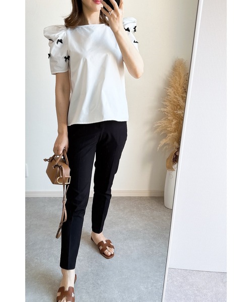 &. NOSTALGIA（アンドドットノスタルジア）の「【ZOZO限定】袖リボンモチーフカットソー（シャツ/ブラウス・レディース・オフホワイト/ブラック・M）」の7枚目の写真