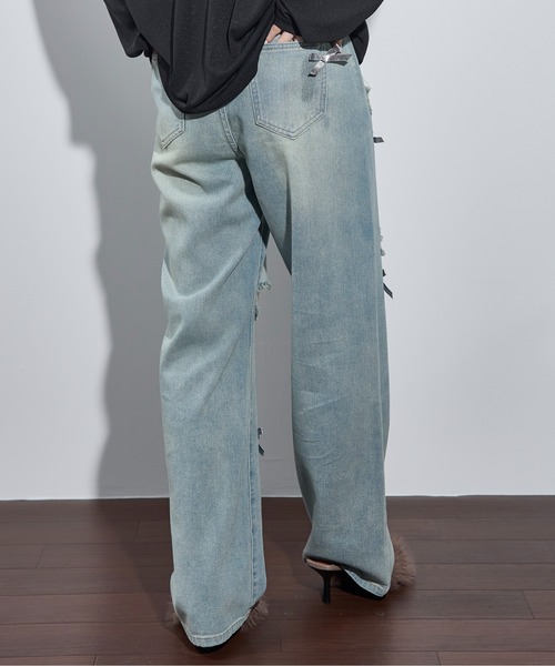 THE YOn(ザヨン)の「リボンモチーフダメージデニムパンツ(デニムパンツ・レディース・ライトブルー/ブルー・S/M)」の7枚目の写真