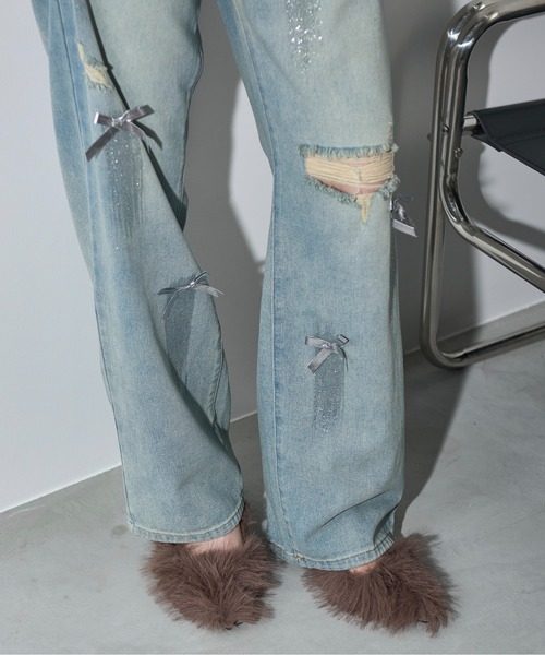 THE YOn(ザヨン)の「リボンモチーフダメージデニムパンツ(デニムパンツ・レディース・ライトブルー/ブルー・S/M)」の8枚目の写真