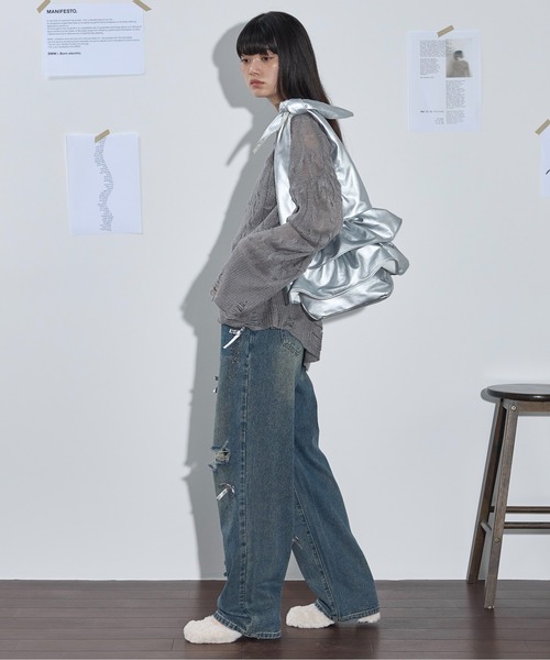 THE YOn(ザヨン)の「リボンモチーフダメージデニムパンツ(デニムパンツ・レディース・ライトブルー/ブルー・S/M)」の19枚目の写真