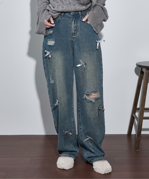 THE YOn(ザヨン)の「リボンモチーフダメージデニムパンツ(デニムパンツ・レディース・ライトブルー/ブルー・S/M)」の15枚目の写真