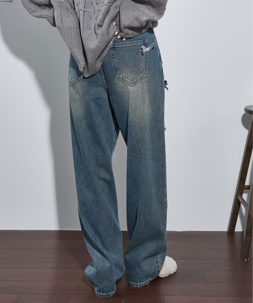 THE YOn(ザヨン)の「リボンモチーフダメージデニムパンツ(デニムパンツ・レディース・ライトブルー/ブルー・S/M)」の18枚目の写真