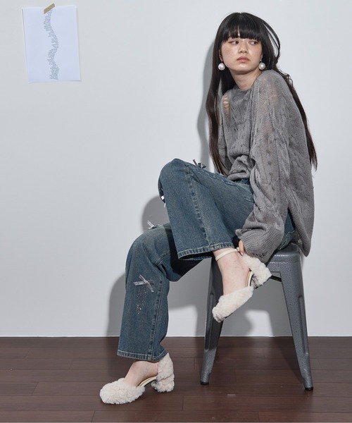 THE YOn(ザヨン)の「リボンモチーフダメージデニムパンツ(デニムパンツ・レディース・ライトブルー/ブルー・S/M)」の3枚目の写真