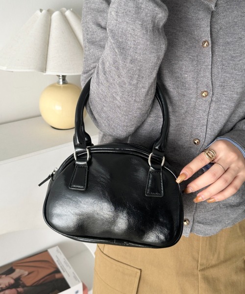 美品✨マーガレットハウエル ミニボストンバッグ 黒 シュリンクレザー チャーム 美品✨マーガレットハウエル ミニボストンバッグ 黒 シュリンク