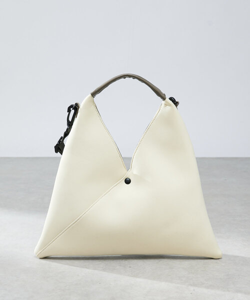 un dix cors(アンディコール)の「ダイバー風素材2WAYサンカクミニバッグ(ハンドバッグ・レディース・ホワイト/ブラック・FREE)」の4枚目の写真