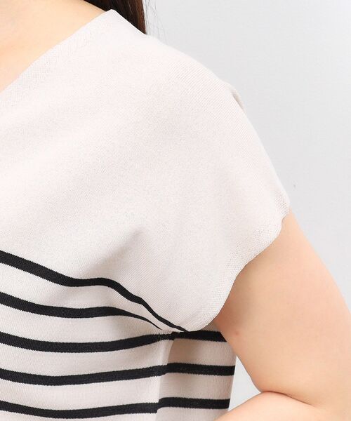 OPAQUE.CLIP(オペークドットクリップ)の「◆クールタッチVネックフレンチスリーブニット【UVケア/接触冷感/洗濯機洗い可】(ニット/セーター・レディース・ベージュ系その他5/ブラック/ブルー系その他/ベージュ・42/40/38)」の22枚目の写真