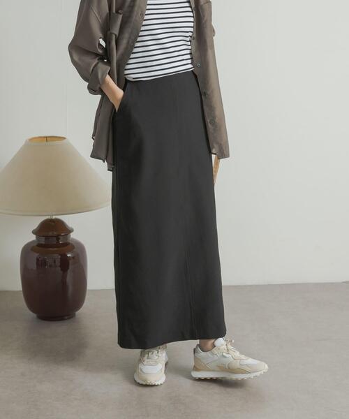 URBAN RESEARCH DOORS（アーバンリサーチドアーズ）の「『UR TECH DRYLUXE』ストレートスカート（スカート・レディース・カーキ/ブラック・MEDIUM）」の2枚目の写真