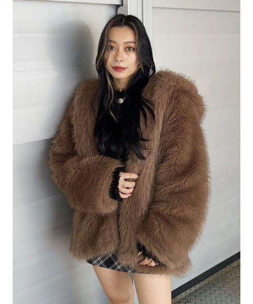 EVRIS（エヴリス）の「フェイクファーフーディコート（ブルゾン・レディース・ベージュ/ブラウン・FREE）」の5枚目の写真