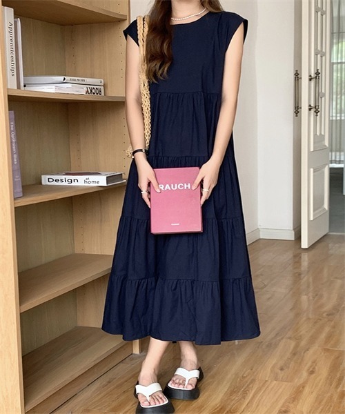 FREE STYLISTS（フリー スタイリスト）の「ノースリーブティアードワンピース（ワンピース・レディース・ダークネイビー/ピンク/ベージュ/グレー/ブラック・FREE）」の4枚目の写真
