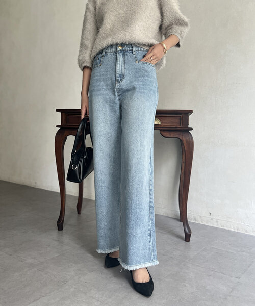 Chez toi(シェトワ)の「裾フリンジデニム(デニムパンツ・レディース・サックスブルー/ブルー・MEDIUM/SMALL)」の4枚目の写真