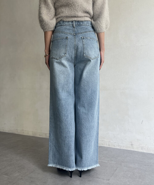 Chez toi(シェトワ)の「裾フリンジデニム(デニムパンツ・レディース・サックスブルー/ブルー・MEDIUM/SMALL)」の14枚目の写真