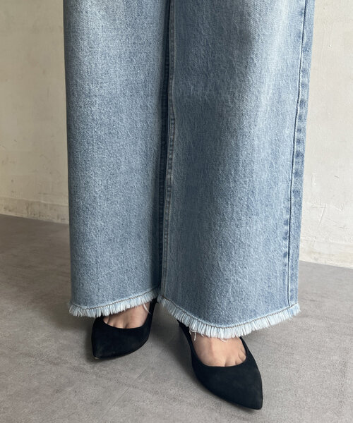 Chez toi(シェトワ)の「裾フリンジデニム(デニムパンツ・レディース・サックスブルー/ブルー・MEDIUM/SMALL)」の19枚目の写真