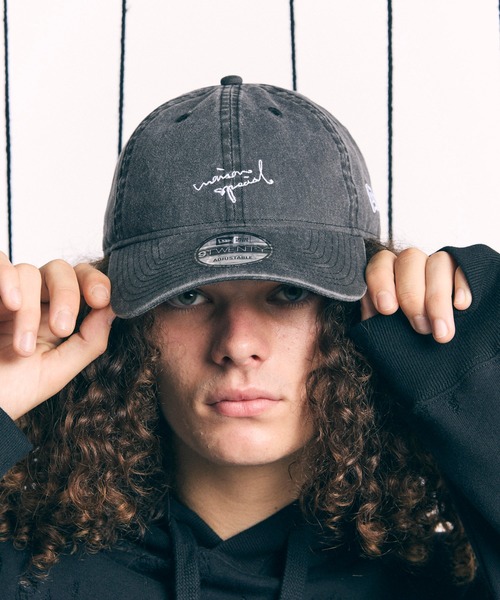 MAISON SPECIAL（メゾンスペシャル）の「《UNISEX》【NEW ERA for MAISON SPECIAL】Acid Wash 9TWENTY Hand-Written Logo Cap/ウォッシュドロゴキャップ【MAISON SPECIAL/メゾンスペシャル】（キャップ・メンズ・ブラック・FREE）」の3枚目の写真