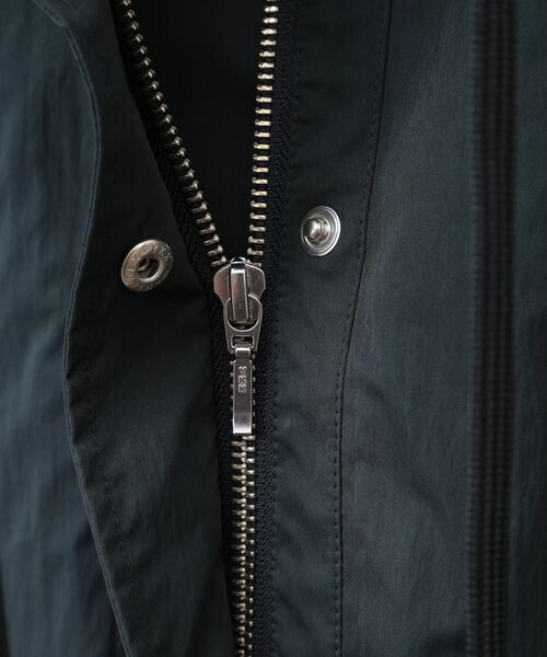 AMERICAN HOLIC（アメリカンホリック）の「撥水加工フード取り外しマウンテンパーカー（マウンテンパーカー・レディース・ライトグレー/チャコールグレー・L/M）」の11枚目の写真