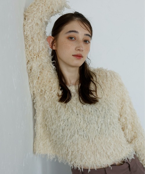 MINERTE(ミネルテ)の「【MINERTE】fringe long sleeve tops / フリンジロングスリーブトップス(Tシャツ/カットソー・レディース・アイボリー/ピンクベージュ/ブラック/ライトカーキ・FREE)」の2枚目の写真