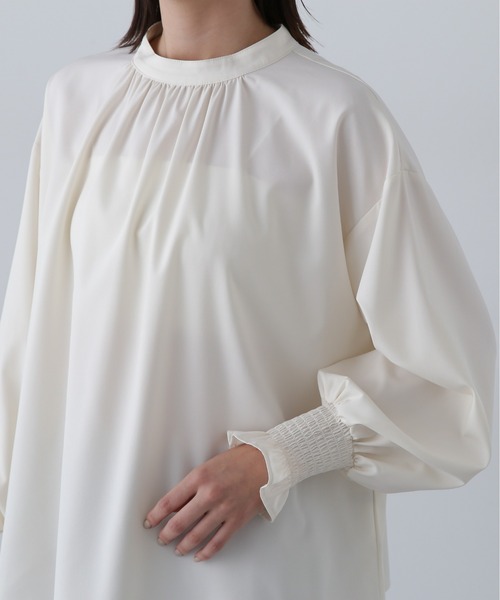 N.(N. Natural Beauty Basic)(エヌエヌナチュラルビューティーベーシック)の「シャーリングカフスブラウス(シャツ/ブラウス・レディース・オフホワイト/ブルー/オレンジ・MEDIUM)」の12枚目の写真