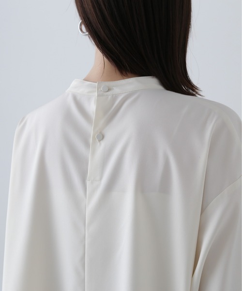 N.(N. Natural Beauty Basic)(エヌエヌナチュラルビューティーベーシック)の「シャーリングカフスブラウス(シャツ/ブラウス・レディース・オフホワイト/ブルー/オレンジ・MEDIUM)」の14枚目の写真