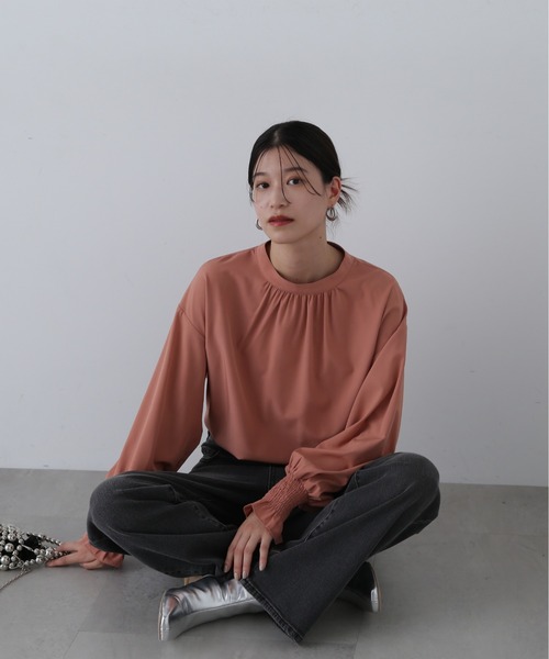 N.(N. Natural Beauty Basic)(エヌエヌナチュラルビューティーベーシック)の「シャーリングカフスブラウス(シャツ/ブラウス・レディース・オフホワイト/ブルー/オレンジ・MEDIUM)」の21枚目の写真