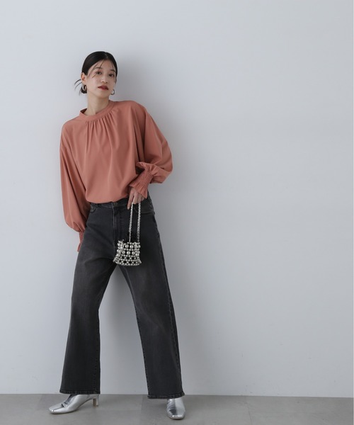 N.(N. Natural Beauty Basic)(エヌエヌナチュラルビューティーベーシック)の「シャーリングカフスブラウス(シャツ/ブラウス・レディース・オフホワイト/ブルー/オレンジ・MEDIUM)」の22枚目の写真