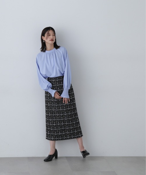 N.(N. Natural Beauty Basic)(エヌエヌナチュラルビューティーベーシック)の「シャーリングカフスブラウス(シャツ/ブラウス・レディース・オフホワイト/ブルー/オレンジ・MEDIUM)」の19枚目の写真