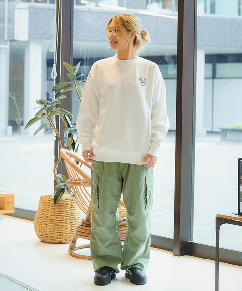 UNIVERSAL OVERALL(ユニバーサルオーバーオール)の「UNIVERSAL OVERALL SWEAT SHIRT_100th HISTORICAL LOGO(スウェット・メンズ・ブラック/ホワイト・MEDIUM/LARGE)」の4枚目の写真