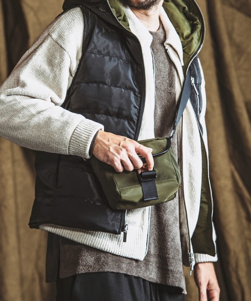 NO ID.（ノーアイディ）の「【NO ID.】Camera Bag / カメラ バッグ（ショルダーバッグ・メンズ・カーキ/ブラック・ONE SIZE）」の15枚目の写真