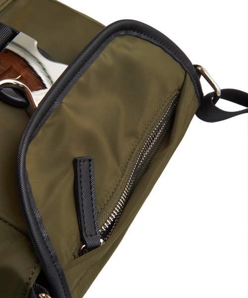 NO ID.（ノーアイディ）の「【NO ID.】Camera Bag / カメラ バッグ（ショルダーバッグ・メンズ・カーキ/ブラック・ONE SIZE）」の8枚目の写真