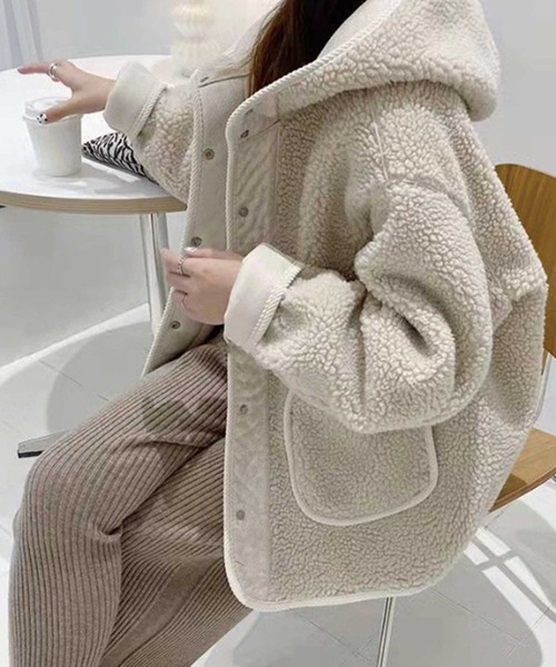 SPIGA(スピーガ)の「フードボアコート(その他アウター・レディース・ベージュ/キャメル・FREE)」の2枚目の写真