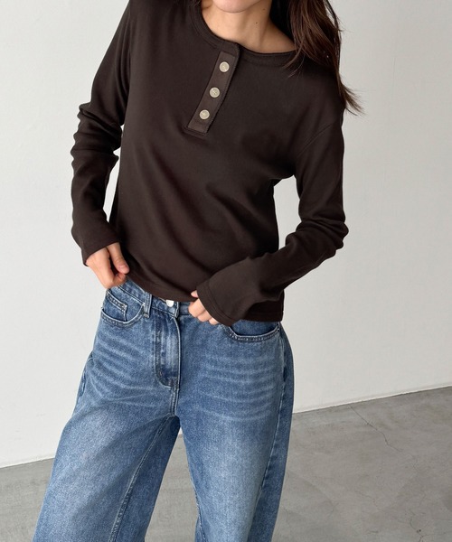 CANAL JEAN（キャナルジーン）の「HARING　ヴィンテージコットンヘンリーロングTシャツ（Tシャツ/カットソー・レディース・ネイビー/ホワイト/グレー/ブラウン/チャコールグレー・ONE SIZE）」の17枚目の写真