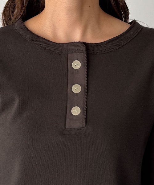 CANAL JEAN（キャナルジーン）の「HARING　ヴィンテージコットンヘンリーロングTシャツ（Tシャツ/カットソー・レディース・ネイビー/ホワイト/グレー/ブラウン/チャコールグレー・ONE SIZE）」の10枚目の写真